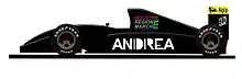 Schéma représentant le flanc gauche d'une monoplace noire, orné du nom Andrea Moda, à l'avant bombé et aux pneumatiques Goodyear