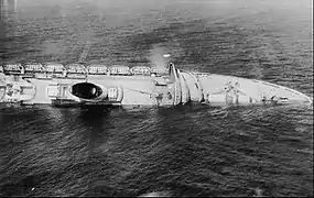 Vue de l'Andrea Doria durant son chavirement.
