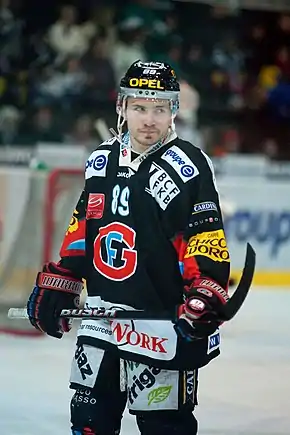 Description de l'image Andrei Bykov - Fribourg-Gottéron vs. Genève-Servette, 6th March 2010.jpg.