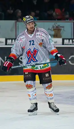 Description de l'image Andrei Zuyzin - Fribourg-Gotteron vs. HC Bienne, 25.11.2011.jpg.