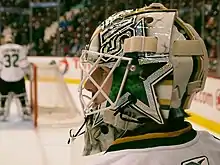 Le nouveau masque étoilé du gardien Andrew Raycroft des Stars de Dallas, inauguré en janvier 2011