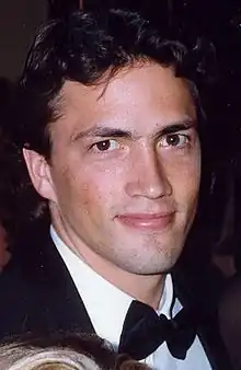 Andrew Shue (Billy Campbell)