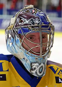 Andy Foliot, masque moderne de hockey à œil de chat.