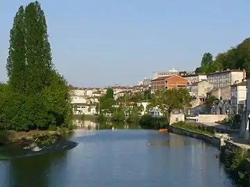 La Charente au sud du port l'Houmeau, Angoulême.