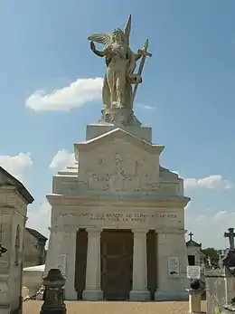 Monument aux militaires morts pour la Patrie« Monument aux militaires morts pour la Patrie à Angoulême », sur À nos grands hommes