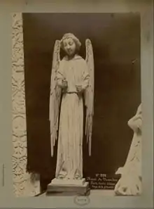 Photographie présentant la statue dite « Ange du Lude ».