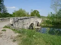 Pont sur le Brassour, un bras de la Charente.