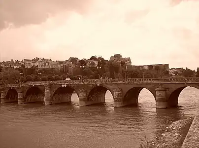 Le pont de Verdun et le château d'Angers