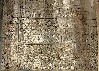 Khmers (tête nue) contre Chams (coiffe étagée). Bayon, bas-relief de la galerie extérieur Sud. Fin XIIe - déb. XIIIe s. In situ