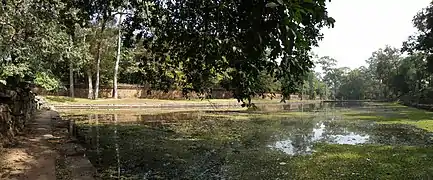 Bassin des ablutions royales à proximité du Phimeanakas