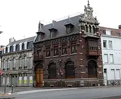 Angle Façade de l'Esplanade -rue du Lieutenant Colpin