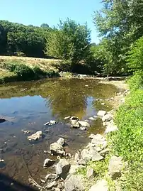 La rivière Anglin en direction de Chalais en 2016.