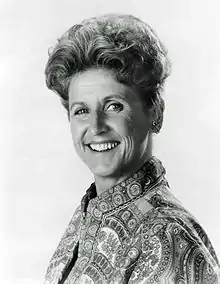 Ann B. Davis (03/05/1926), actrice américaine, a une sœur jumelle, Harriet Davis.