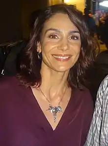 Annie Parisse dans le rôle de Midge Costanza.