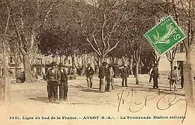 Jeu provençal sur la place des platanes en 1909.