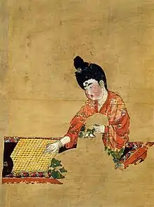 Femme jouant au jeu de go Section d'un paravent, tombe 187 d'Astana. Tourfan. H.: 63 cm. Encre et couleurs sur soie, VIIIe siècle Dynastie Tang. Musée provincial, Ürümqi.