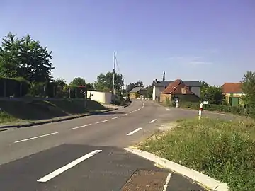 Route principale depuis la mairie.