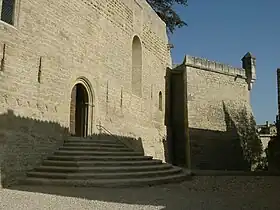 Le parvis de l'église.