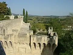 Vue du portail d'entrée depuis le rempart et vue de la campagne vers l'est (2005)