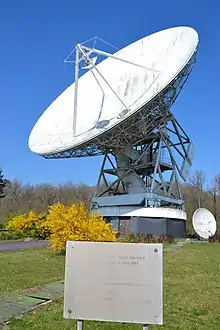 Antenne parabolique du site de Lessive inaugurée en 1983