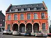 Hôtel de Ville : bâtiment principal (façade avant, deux pignons, deux versants de toiture), place Bara