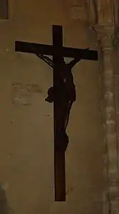 Le crucifix en bois de la nef par Louis Rabeau (1930).