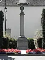 Monument aux morts« Monument aux morts de 1914-1918 à Antrain », sur À nos grands hommes