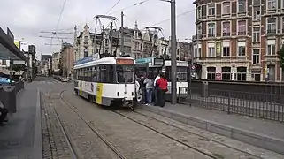 Desserte tramways à proximité.