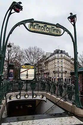 Édicule Guimard de l'entrée de la station.