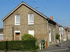 Des habitations groupées par deux.