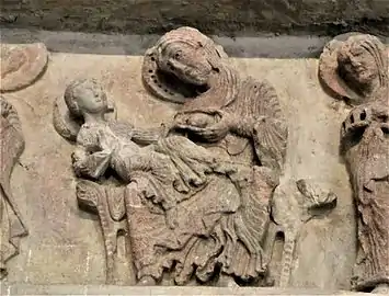 Sculpture du linteau du portail déposé au musée du Hiéron, référence pour la mosaïque.