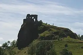 Ruines du château (construit entre 1408 et 1422).