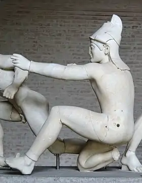 Archer troyen dit « Pâris », sculpture du fronton ouest du temple d'Aphaïa, v. 505-500 av. J.-C., Glyptothèque de Munich.