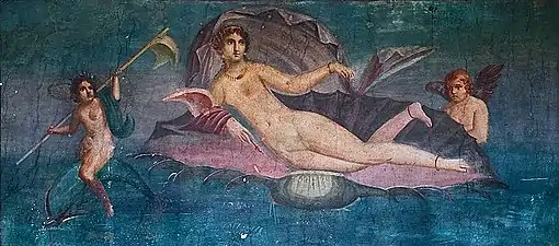 Peinture aux couleurs vives montrant une femme nue couchée dans une coquille géante, entourée de deux personnages