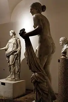 Copie romaine (Ier – IIe siècle, restaurée) du type de l'Aphrodite de Cnide. Palais Massimo alle Terme, Rome.