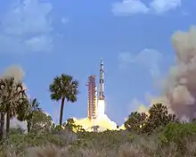 Le lancement d'Apollo 16 se déroule le 16 avril 1972 depuis le Kennedy Space Center