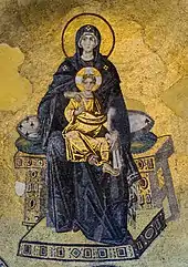 La Théotokos à l'enfant Jésus en majesté, mosaïque de l'abside (IXe siècle), ancienne basilique Sainte-Sophie de Constantinople.