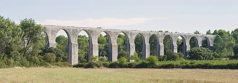 Aqueduc alimentant le château.