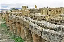 Aqueduc romain du site de Timgad en Algérie.