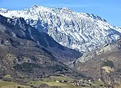 Arêtes du Gerbier et le village de Prélenfrey depuis l'ancienne RN75.