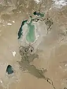 Les mers d'Aral en juillet 2002