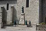 Poilu au repos (monument aux morts)