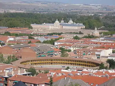 Les Arènes et le Palais royal