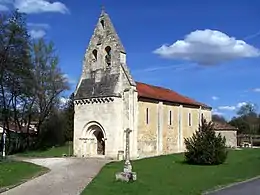 Vue sud-ouest de l'église Saint-Martin (avril 2013).