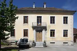 Mairie (ancienne Mairie-école) édifiée elle-aussi sur les plans d'A. Delacroix .