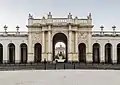 Vue sur l'arc Héré depuis la place de la Carrière.