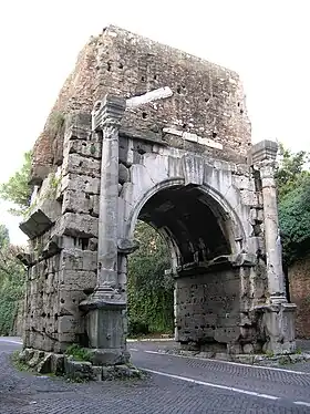 Arco di Druso, voûte de l'Aqua Antoniniana Iovia.