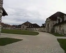 La saline royale d'Arc-et-Senans, vue partielle des bâtiments.