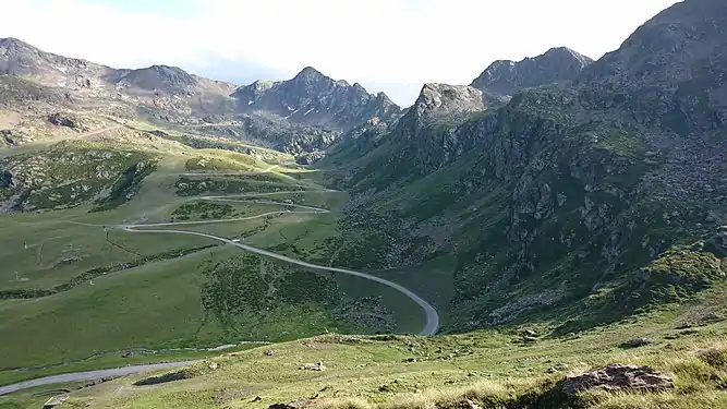 Vue du pic de Cataperdís au sein du cirque d'Arcalís.