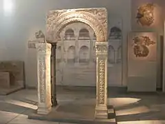 Arcature et piliers issue de l'église Saint Démétrios de Thessalonique, Ve et VIe siècles. Musée de la culture byzantine.
